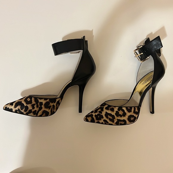 Michael Kors WOMENS SIZE 9 Black Brinkley Strap Calf Hair Leather Heels Buckle - Picture 6 of 11